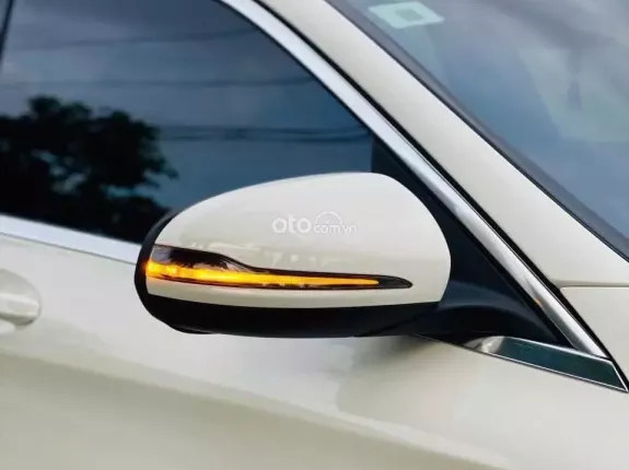 Mercedes-Benz C180 AMG 2021 - Trắng Kem