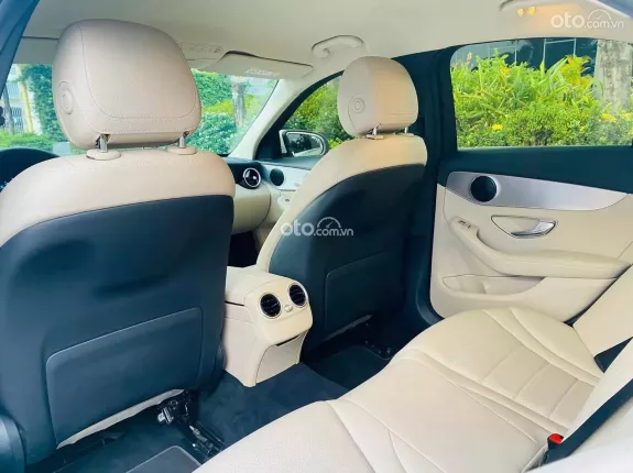 Mercedes-Benz C180 AMG 2021 - Trắng Kem