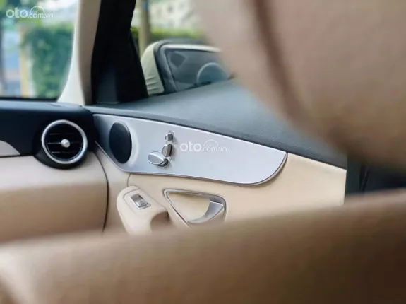 Mercedes-Benz C180 AMG 2021 - Trắng Kem
