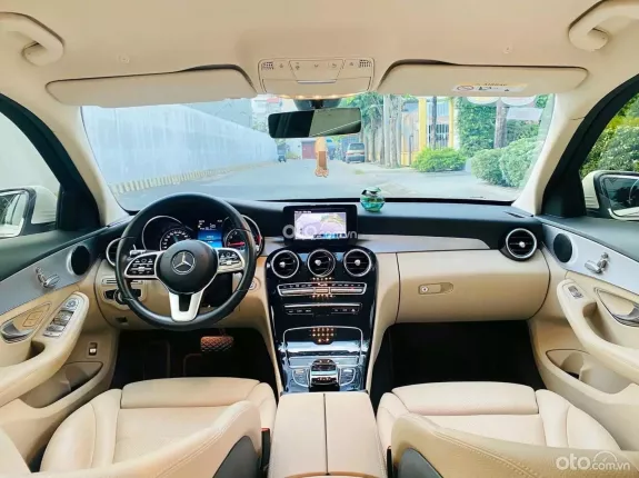 Mercedes-Benz C180 AMG 2021 - Trắng Kem