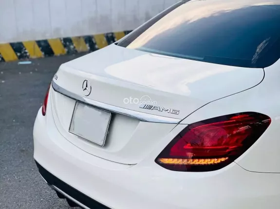Mercedes-Benz C180 AMG 2021 - Trắng Kem
