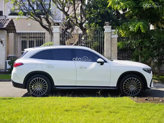 Mercedes-Benz GLC 300 4Matic 2023 - Trắng Nâu