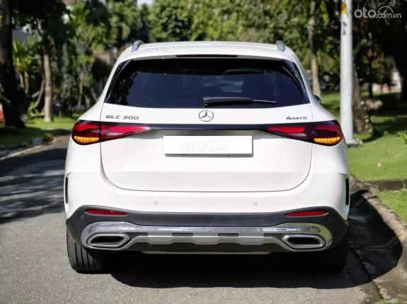 Mercedes-Benz GLC 300 4Matic 2023 - Trắng Nâu