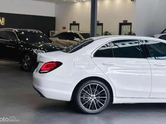Mercedes-Benz C200 Exclusive 2020 - Xe một chủ từ đầu, bảo dưỡng chính hãng
