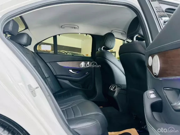 Mercedes-Benz C200 Exclusive 2020 - Xe một chủ từ đầu, bảo dưỡng chính hãng