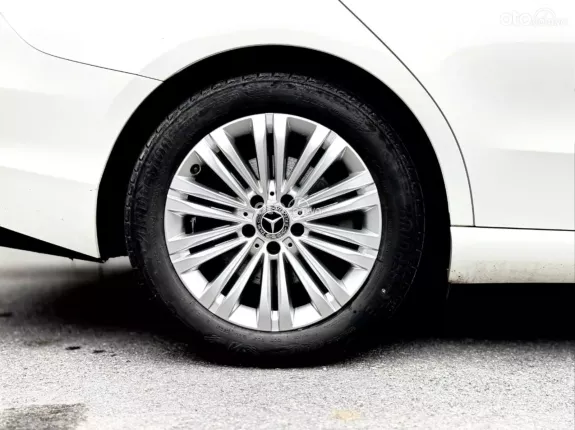 Mercedes-Benz C200 Avantgarde 2023 - Đăng kí 2024 cực đẹp