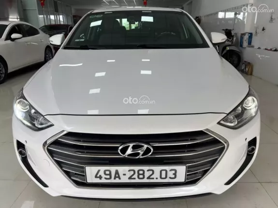 Hyundai Elantra 2.0 AT Cao cấp 2017 - Xe như mới