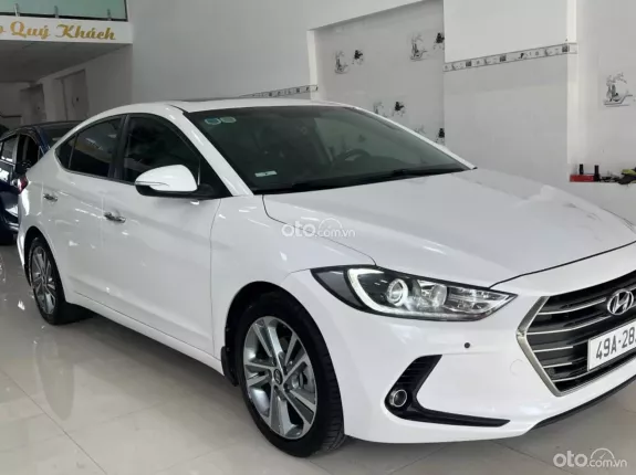 Hyundai Elantra 2.0 AT Cao cấp 2017 - Xe như mới