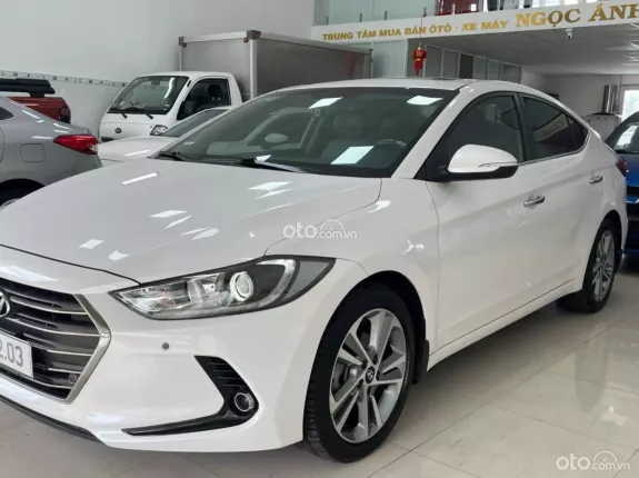 Hyundai Elantra 2.0 AT Cao cấp 2017 - Xe như mới