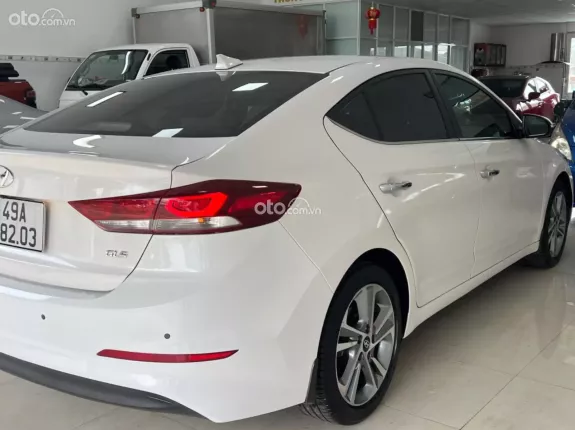 Hyundai Elantra 2.0 AT Cao cấp 2017 - Xe như mới