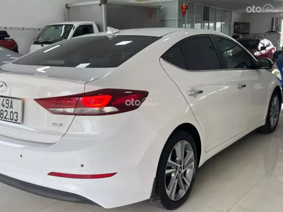 Hyundai Elantra 2.0 AT Cao cấp 2017 - Xe như mới