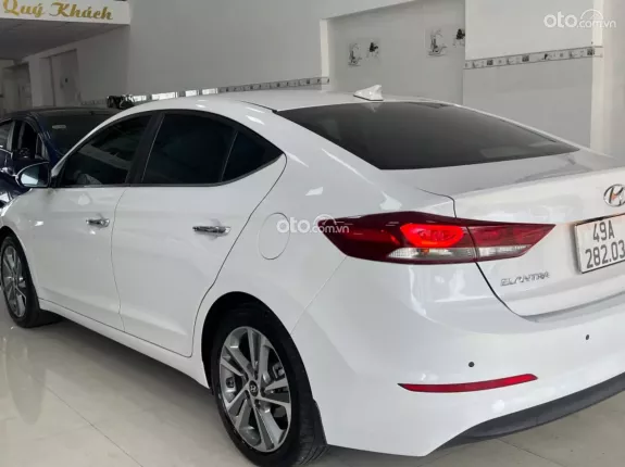 Hyundai Elantra 2.0 AT Cao cấp 2017 - Xe như mới