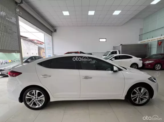 Hyundai Elantra 2.0 AT Cao cấp 2017 - Xe như mới