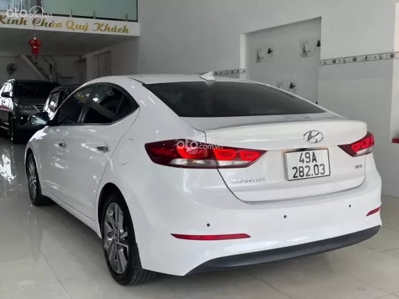 Hyundai Elantra 2.0 AT Cao cấp 2017 - Xe như mới