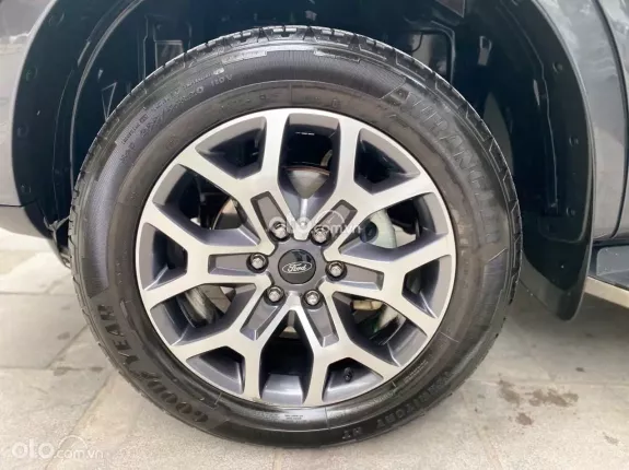 Ford Everest Titanium 2.0 AT 4x2 2023 - Odo 46000 kilomet