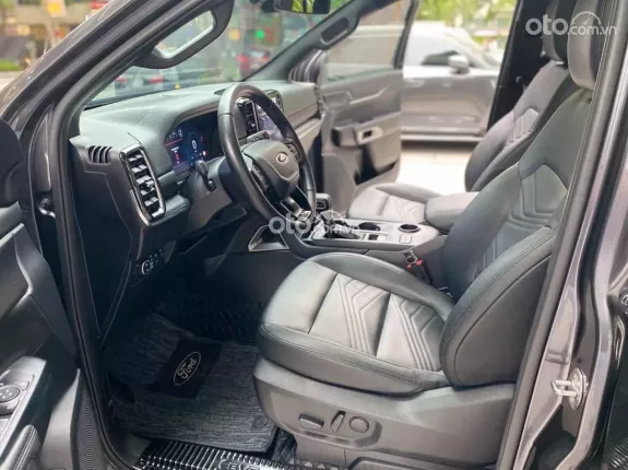 Ford Everest Titanium 2.0 AT 4x2 2023 - Odo 46000 kilomet