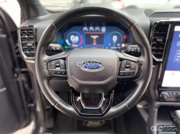 Ford Everest Titanium 2.0 AT 4x2 2023 - Odo 46000 kilomet