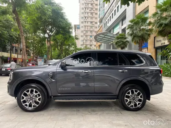 Ford Everest Titanium 2.0 AT 4x2 2023 - Odo 46000 kilomet