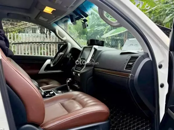 Toyota Land Cruiser VX 4.6 V8 2020 - Cam kết chất lượng đầy đủ