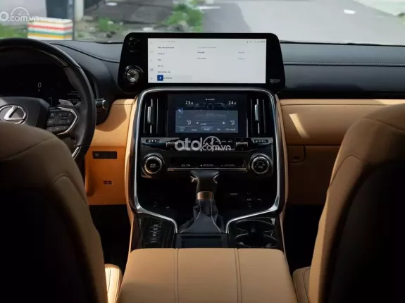 Lexus LX 600 Urban 2025 - Bản 7 chỗ - Phiên bản full option - Hỗ trợ bank tối đa