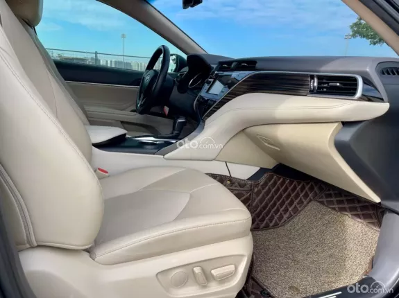 Toyota Camry 2.0G 2021 - Chất xe 6 vạn, Lh 0982-925-112