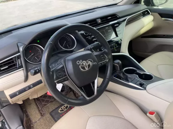 Toyota Camry 2.0G 2021 - Chất xe 6 vạn, Lh 0982-925-112
