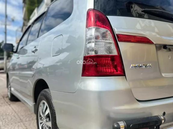 Toyota Innova 2.0G 2016 - Cần bán Toyota Innova 2.0G AT sx 2016 xe đẹp xuất sắc