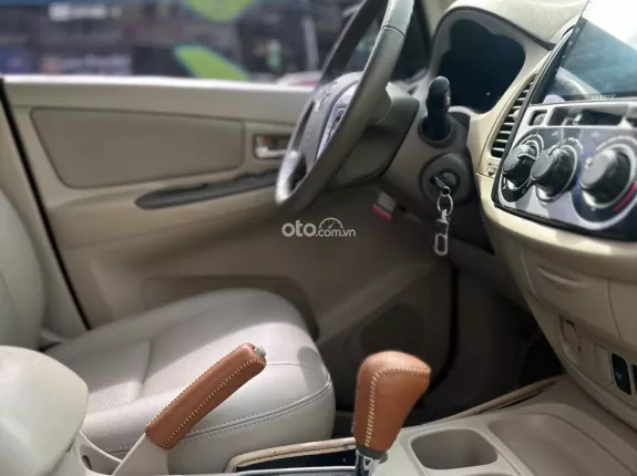 Toyota Innova 2.0G 2016 - Cần bán Toyota Innova 2.0G AT sx 2016 xe đẹp xuất sắc