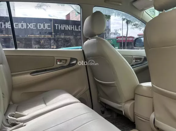 Toyota Innova 2.0G 2016 - Cần bán Toyota Innova 2.0G AT sx 2016 xe đẹp xuất sắc