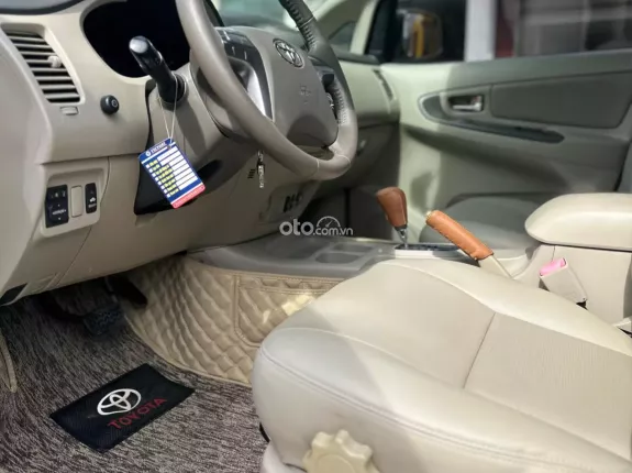 Toyota Innova 2.0G 2016 - Cần bán Toyota Innova 2.0G AT sx 2016 xe đẹp xuất sắc