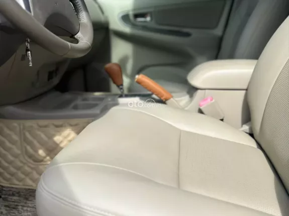 Toyota Innova 2.0G 2016 - Cần bán Toyota Innova 2.0G AT sx 2016 xe đẹp xuất sắc