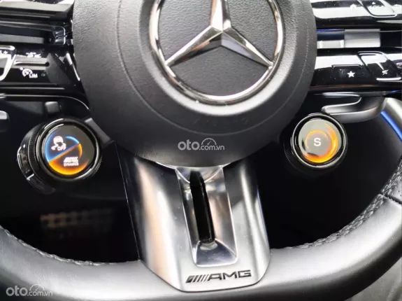 Mercedes-Benz AMG C43 2023 - 6.400 km