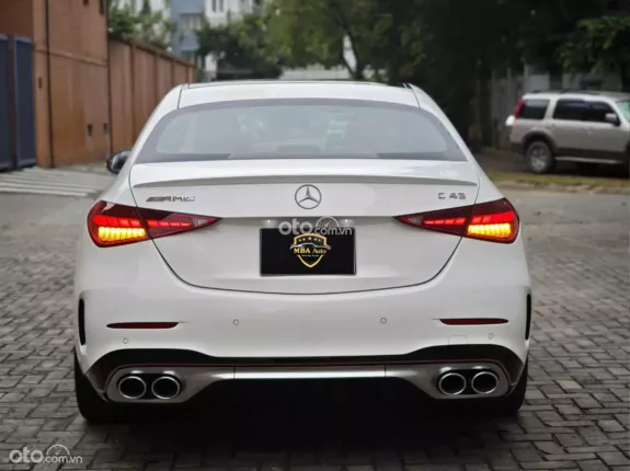 Mercedes-Benz AMG C43 2023 - 6.400 km