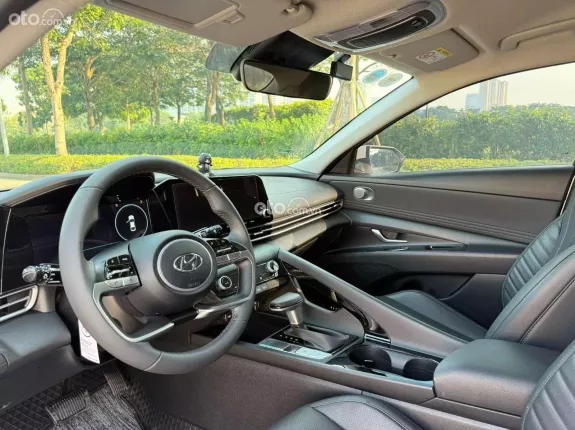 Hyundai Elantra 1.6 AT Đặc biệt 2024 - Thiết kế hiện đại