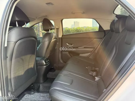 Hyundai Elantra 1.6 AT Đặc biệt 2024 - Thiết kế hiện đại