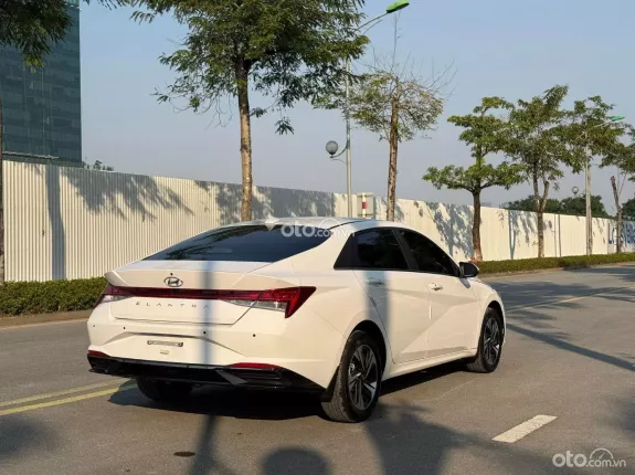 Hyundai Elantra 1.6 AT Đặc biệt 2024 - Thiết kế hiện đại