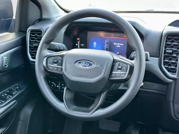 Ford Ranger XLS 2.0L 4x2 AT 2023 - Một chủ từ mới 3 vạn full ls hãng