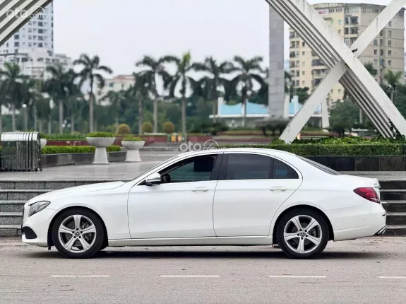 Mercedes-Benz E250 E250 2018 - Xe cũ chất lượng, màu trắng/nâu sang trọng
