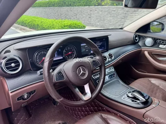 Mercedes-Benz E250 E250 2018 - Xe cũ chất lượng, màu trắng/nâu sang trọng