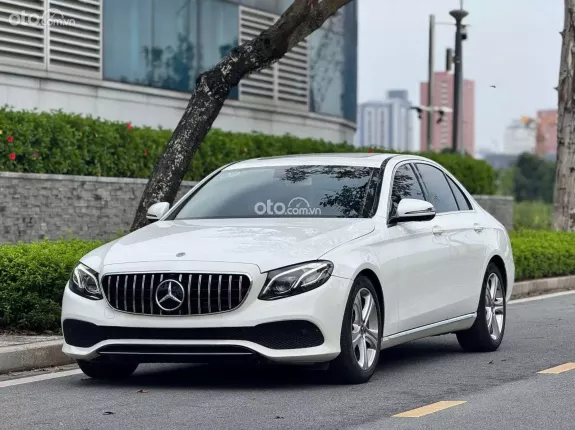 Mercedes-Benz E250 E250 2018 - Xe cũ chất lượng, màu trắng/nâu sang trọng