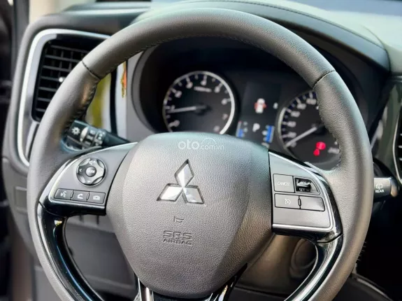 Mitsubishi Outlander 2.0 CVT 2019 - Một chủ từ mới