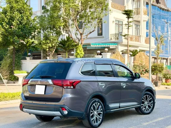 Mitsubishi Outlander 2.0 CVT 2019 - Một chủ từ mới