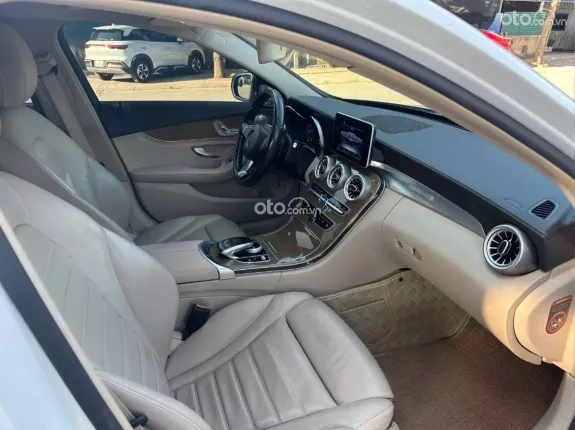 Mercedes-Benz C250 Exclusive 2015 - Xe sang trọng, đầy đủ tiện nghi hiện đại
