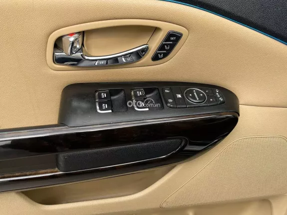 Kia Sedona 2.2 DAT 2021 - Biển Hà Nội