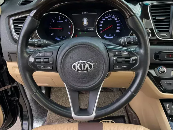 Kia Sedona 2.2 DAT 2021 - Biển Hà Nội