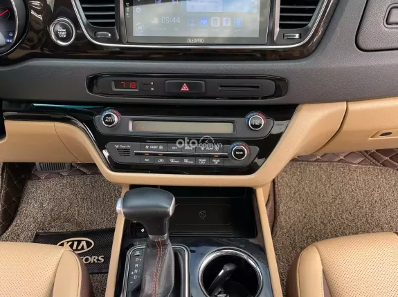 Kia Sedona 2.2 DAT 2021 - Biển Hà Nội