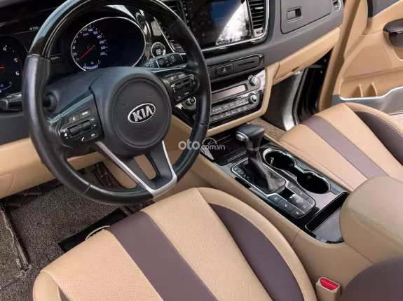 Kia Sedona 2.2 DAT 2021 - Biển Hà Nội