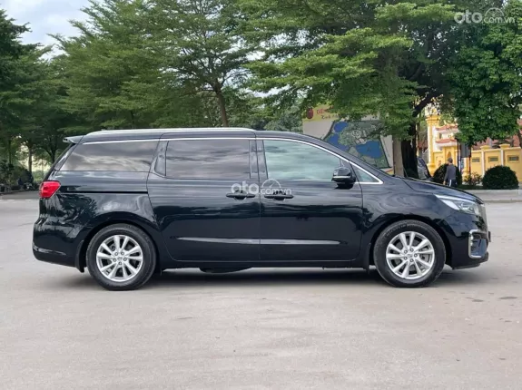 Kia Sedona 2.2 DAT 2021 - Biển Hà Nội