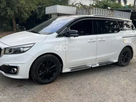 Kia Sedona 2.2 DAT 2016 - Xe cực đẹp, máy dầu