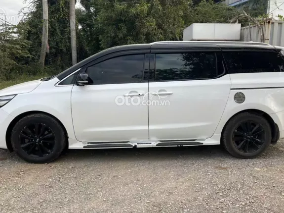 Kia Sedona 2.2 DAT 2016 - Xe cực đẹp, máy dầu